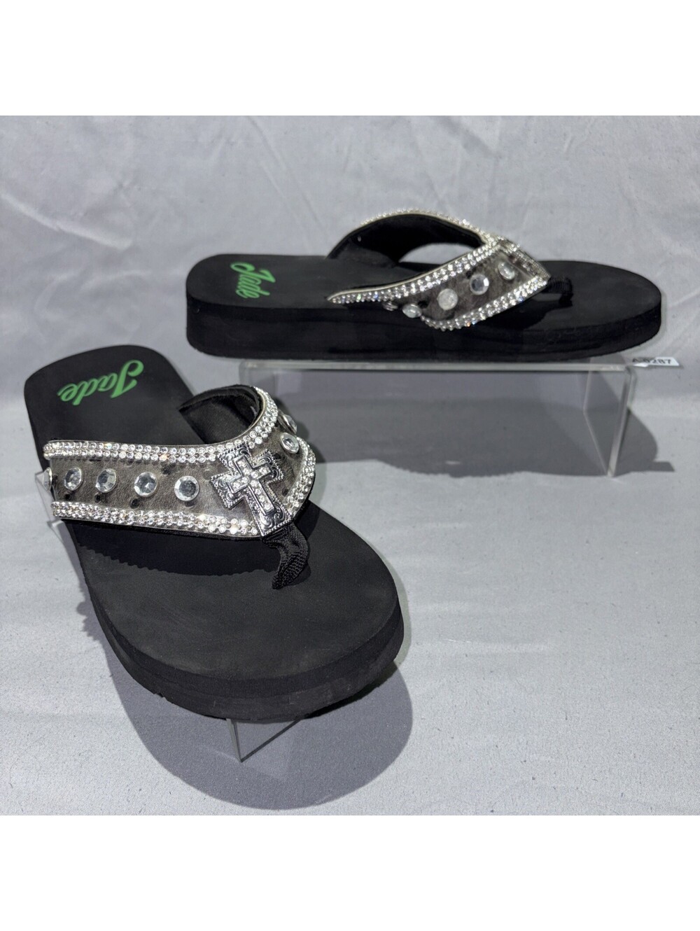 Jade Sandals Rhinestone Bling Cross Women’s Size L - Size 7 - 9 Inch Foot Max